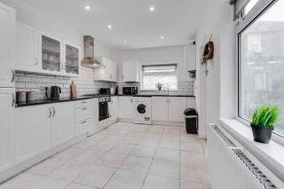 Liverpool 3 bed house (free parking) - 2