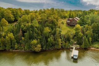 Spacious Leech Lake Home on 2 Private Acres, 200' of lake shore 15 Minutes to Walker with boat lift, dock, swimming, fire pit - Walker - 8