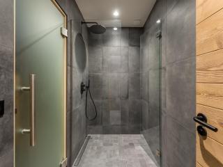 Chalet familial neuf avec sauna et spa, proche des pistes, accueille 12 personnes et animaux admis - FR-1-570-30 - Praranger - 4