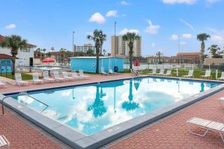 Chic Townhouse Steps to the Beach Outdoor Pools - Panama City Beach - 9