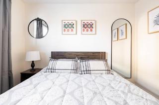 King & Queen Memory Foam Beds 2-2b Georgetown Villas - 4