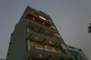 Townhouse Zodiac Near Botanic Garden of Indian Republic - Noida - 8