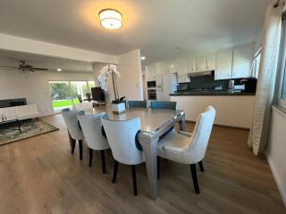 Modern 4 King Beds, Beautiful Large Backyard, Golf, WFH, Long Stays, WI-FI, FWY, 25 mins to Beach - Casa Conejo - 7
