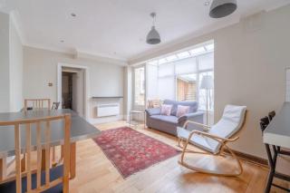 Lovely 1 Bedroom with Patio - 10 mins from Hyde Park - 4