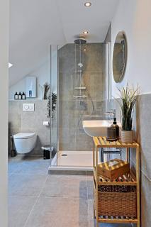 'Traveller lodge' großzügiges Apartment - 3 BR, 10min to Hbf, full kitchen, homeoffice, Netflix, Wifi - Düsseldorf - 2