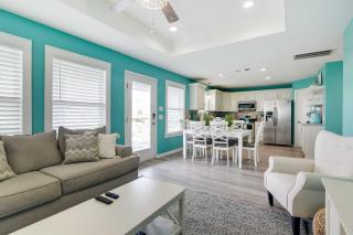 Walk to Shore Home with Deck in Crystal Beach! - Crystal Beach - 4
