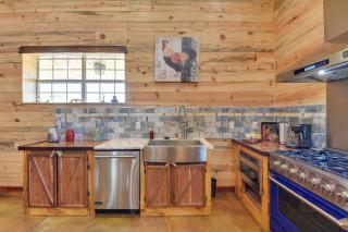 Early Cabin with Deck about 20 Mi to Lake Brownwood! - Early - 2