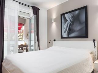 Modern Center City Apartment - 5