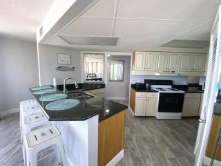 AquaVista Beach Resort by Sand Seeker Vacations - 3