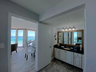 AquaVista Beach Resort by Sand Seeker Vacations - 1