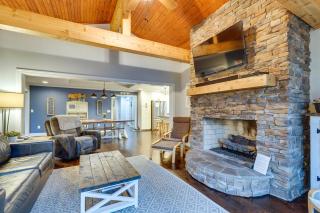 Lakefront Butler Home with Hot Tub and Fire Pit! - Butler - 8