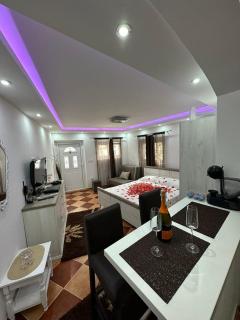 Sunshine Apartment with Private Pool and Parking - Kotor - 3