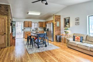 Peaceful Nutrioso Cabin Retreat with Mountain Views! - Nutrioso - 4