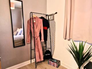 Spacious & comfy Home- very close to NEC Birmingham ,HS2 & Airport- Perfect for contractors & groups- free parking & Fast WiFi - 6