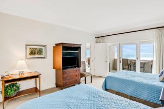 Beautiful Condo with Gorgeous Ocean Views from Balcony + Shared Pool & Free WiFi - 3