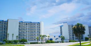 AquaVista Beach Resort by Sand Seeker Vacations - 1