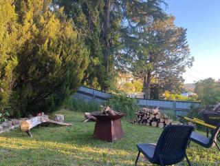 Hidden Pines - close to UNE/schools, parkland view - Armidale - 1