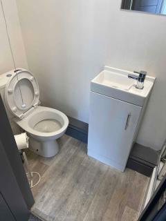 Complete 4 Bedroom House in Hanley-Free Parking - Hanley - 1