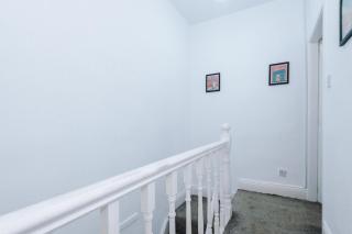 65 Inch TV & Luxurious 2 Bedroom Suite for Your Ultimate Getaway - Bradford - 7