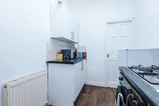 65 Inch TV & Luxurious 2 Bedroom Suite for Your Ultimate Getaway - Bradford - 1