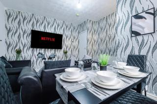 65 Inch TV & Luxurious 2 Bedroom Suite for Your Ultimate Getaway - Bradford - 9