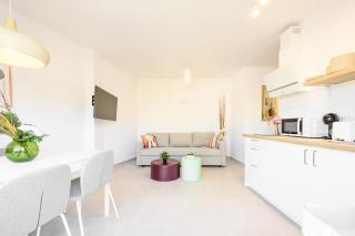 2 bedroom, new, 1 min to the beach, city center- Picasso by 10ToSea - 1