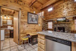 ER18 - The Lazy Bear View - Great location - Close to town! cabin - 6
