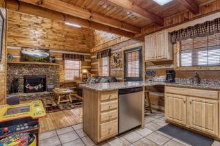 ER18 - The Lazy Bear View - Great location - Close to town! cabin - 5