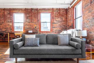 S End Loft w Pool Art Gallery Steps to T BOS-360 - 9