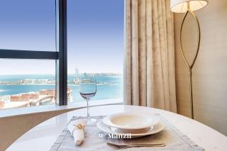 Manzil - Studio Apartment with Aura Pool & Sea View at The Palm Tower in Palm Jumeirah - Dubai - 1