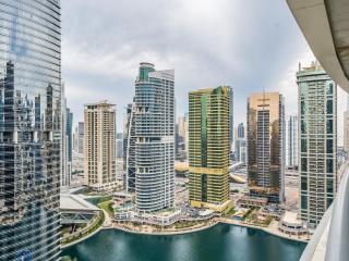 Lakeside Serenity Retreat with Soothing Lake Views - Dubai - 6