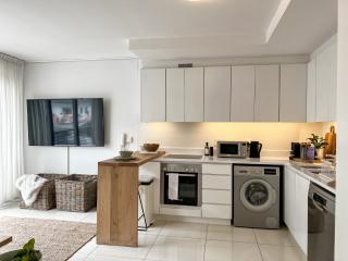 Luxury 1BR Green Point - Walk to Sea Point Promenade! Rooftop Pool, Secure Parking - Cidade Do Cabo - 5