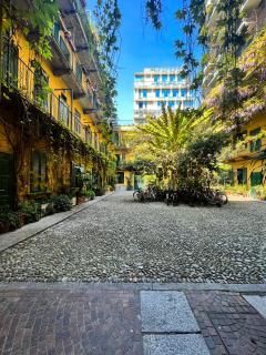 tHE Mundial Studio - Bosco Verticale View - 1