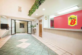 Super 8 by Wyndham White Hall - 4