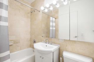 FiDi 1BR w Residents Bar Golf Simulator Gym NYC-270 - 1