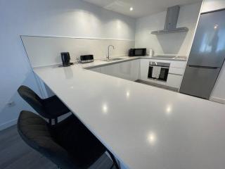 Riverside Benahavis Two Bedroom Holiday Apartment - Benahavís - 7