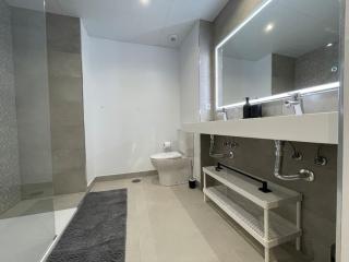 Riverside Benahavis Two Bedroom Holiday Apartment - Benahavís - 4