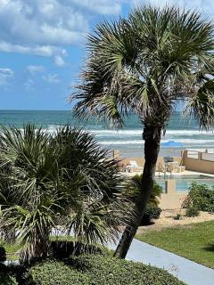 Ocean Views Retreat . Enjoy the Ocean View from your balcony - Daytona Beach - 4