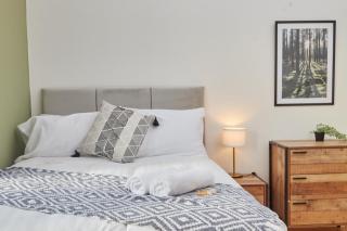 Spacious Flat Close To City Centre & St James' - 4