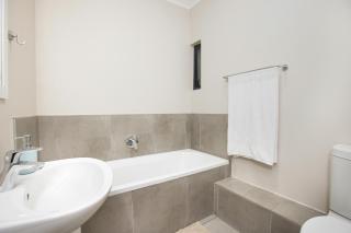 Mall of Africa Eazy Apartment - 3
