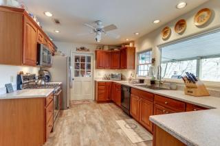 Nantahala Lake Family Home with Private Dock and Views - Topton - 1