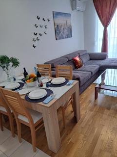 Mariposa, apartment with balcony, private parking in the garage, Near the biggest shopping center Mall of Split - 0