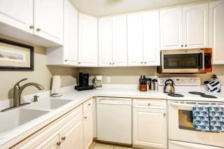 Indian Rocks Beach Cottage, Walk to Beach! - Clearwater Beach - 2