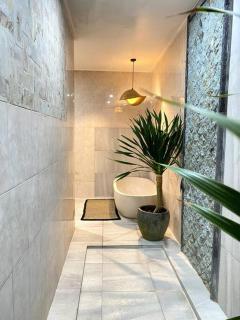 Spacious 3-Bedrooms Villa Kamari in Berawa - Canggu - 5