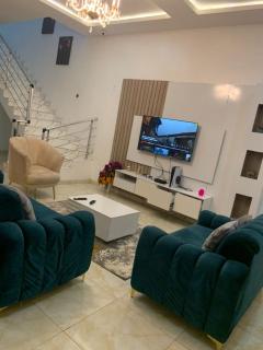 Jilles apartments -4bedroomduplex24hrlight&security - Lekki - 0