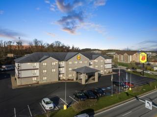 Super 8 by Wyndham Uniontown PA - Uniontown - 0