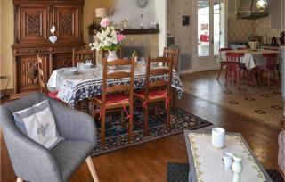 Stunning Home In Biras With Kitchenette - Biras - 3