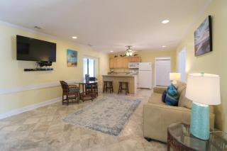 Evelyn's Oasis - Tybee Island - 6