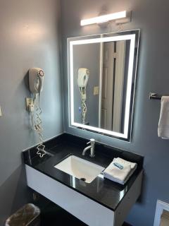 Executive Inn and Suites - Jackson - 1