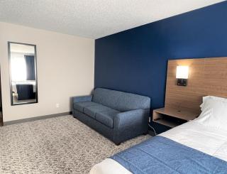 Hilltop Inn & Suites - Grove - 4